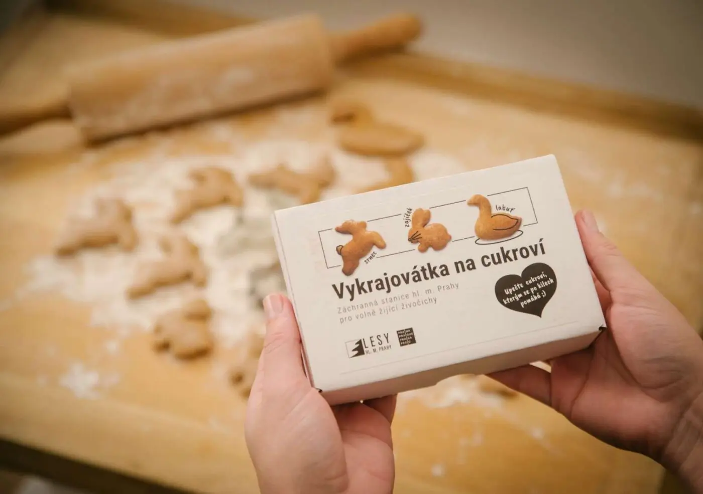 V balíčku najdete vykrajovátka ve tvaru labutě, srnečka a zajíčka